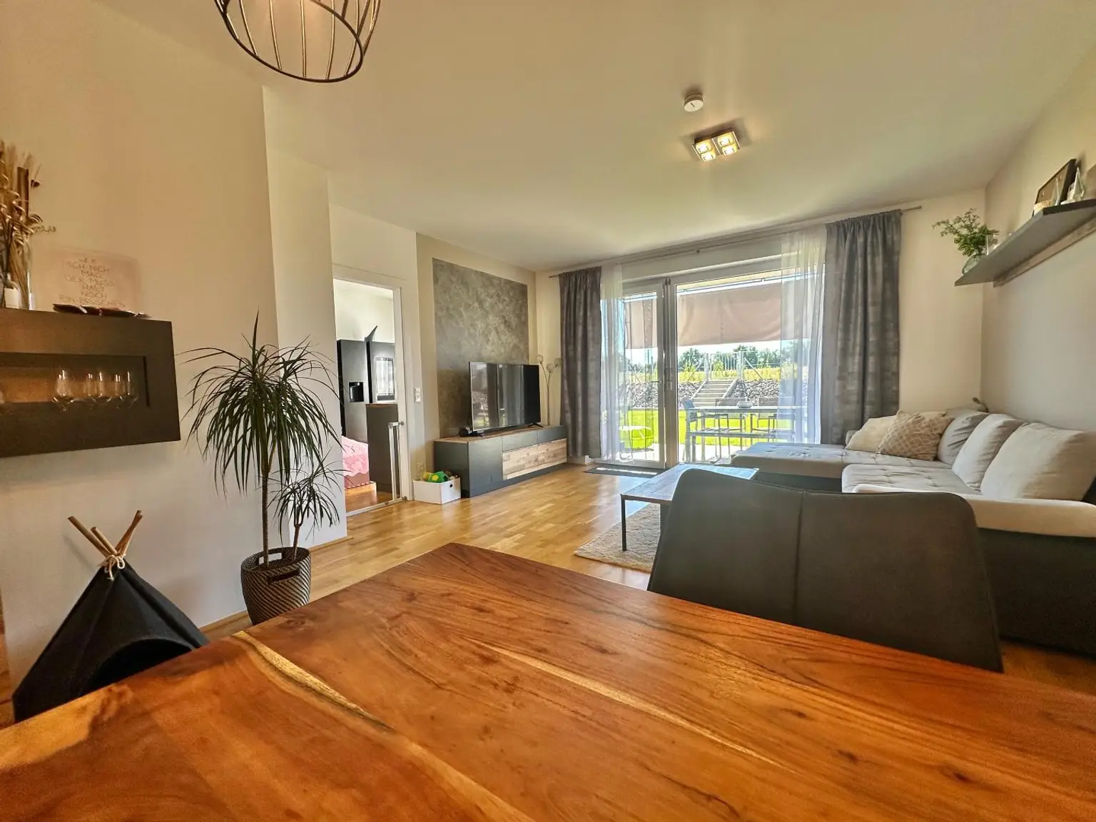 Einzigartige, moderne Eigentumswohnung mit Garten!