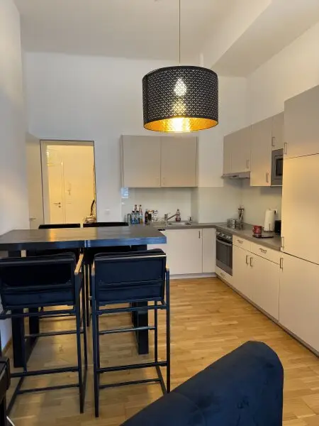 Lichtdurchflutete 2-Zimmer Wohnung, Nähe Steiner Tor