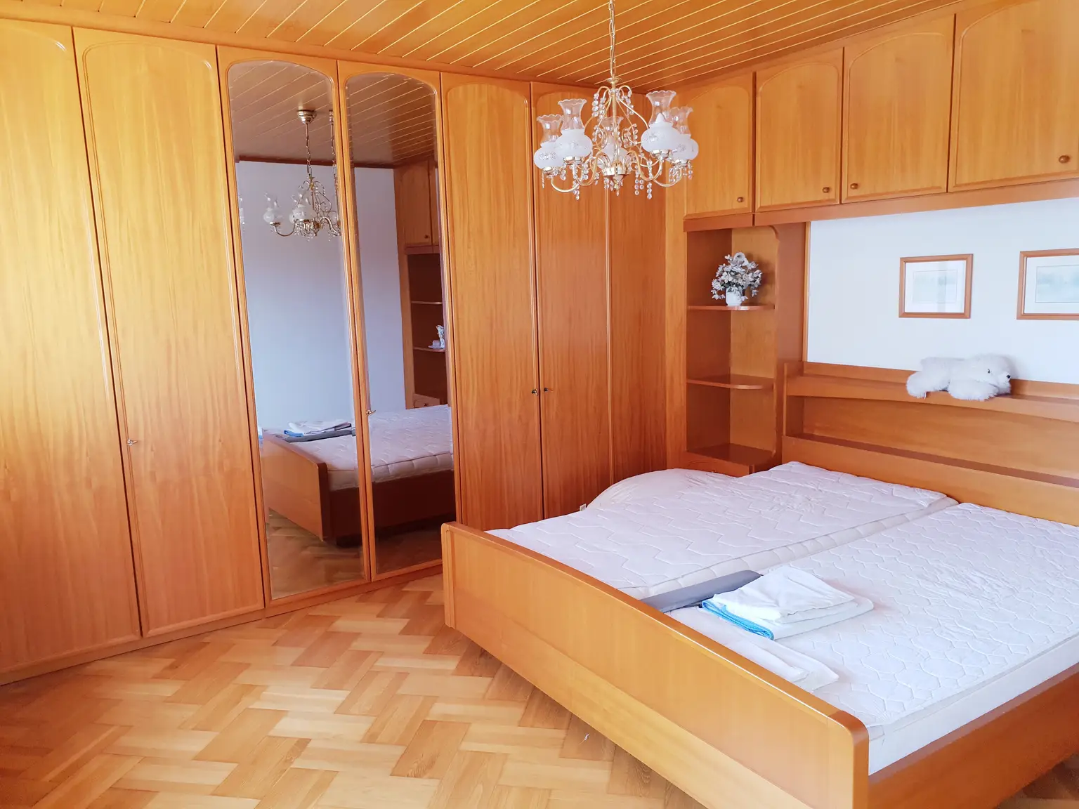 Edler Bungalow mit Swimmingpool zu verkaufen!