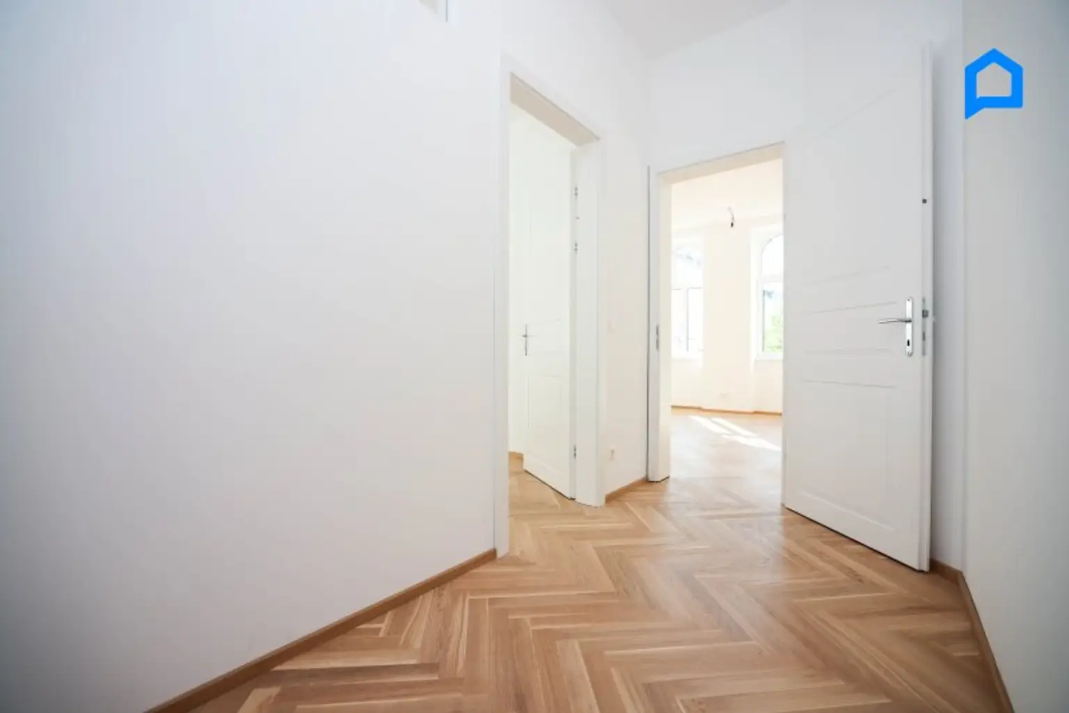 ERSTBEZUG, hell. JETZT einziehen! Kernsanierter Albau mit modernster Ausstattung TOP 9 / 53,54 m² Wohnfläche, 2 Zimmer plus Nebenräume, Kurzzeitvermietung möglich !