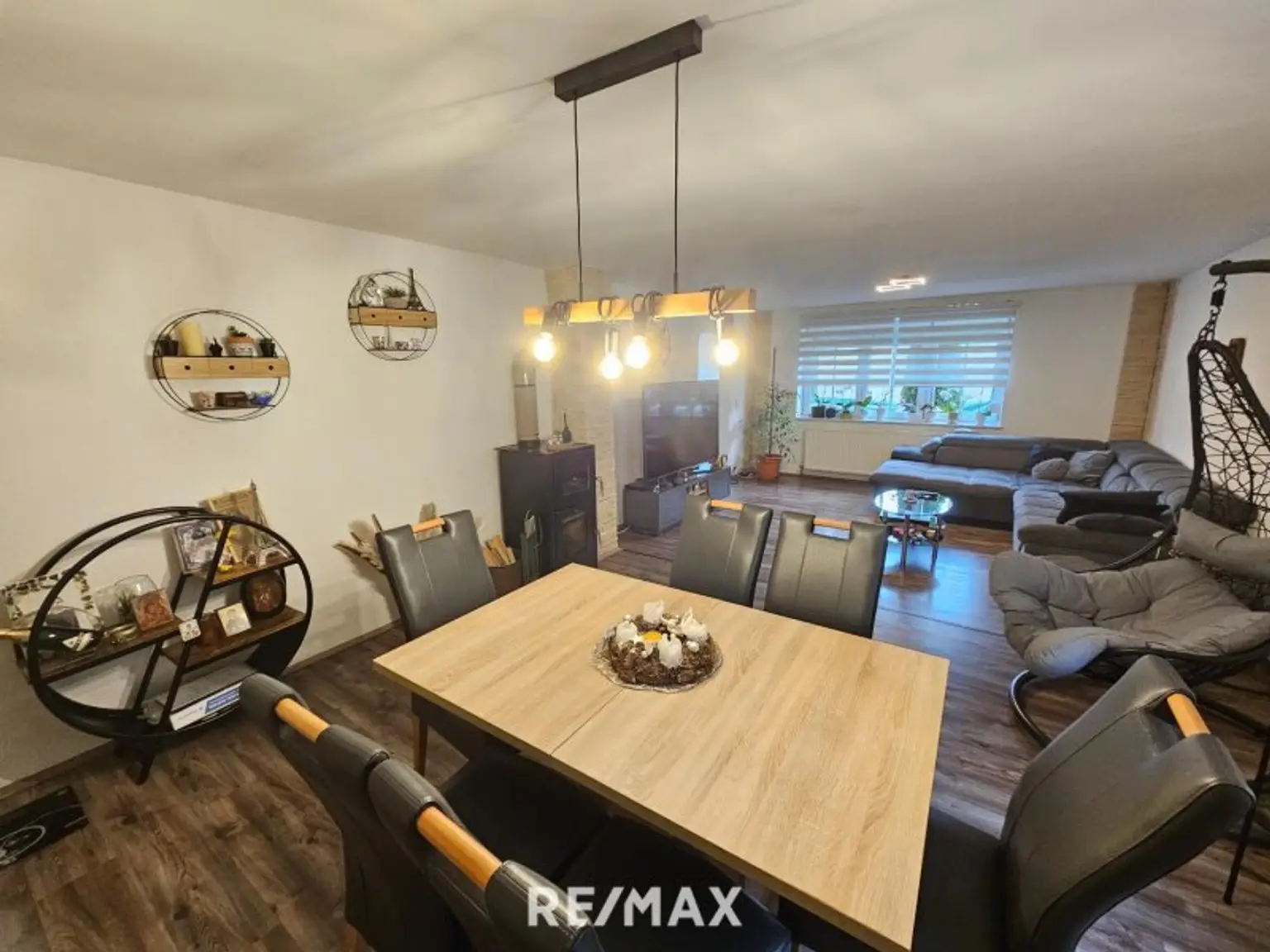 Wohnzimmer mit Essecke