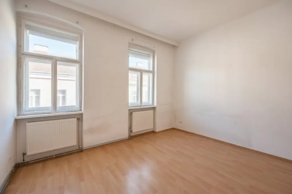 Ihre Chance: 3-Zimmer Altbau (sanierungsbedürftig) mit großem Umbaupotenzial