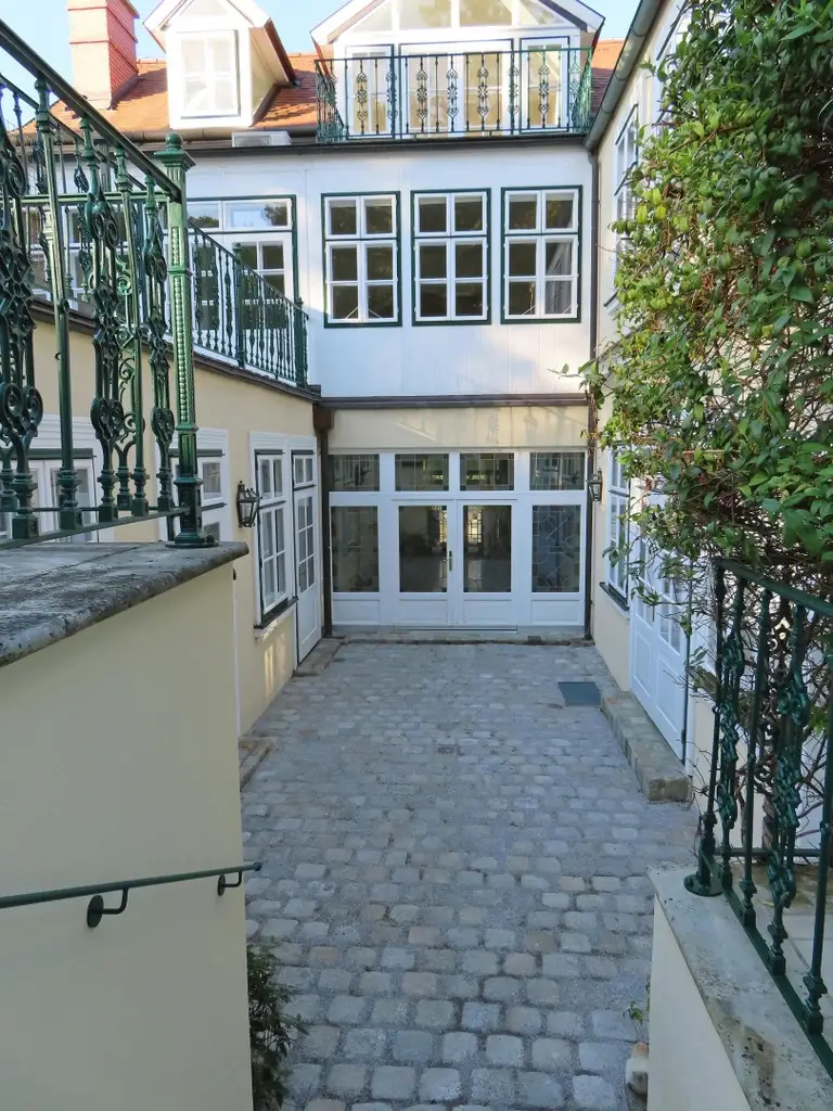 GRINZING - CHARMANTES WINZERHAUS, GERÄUMIG, GROSSFAMILIE ODER WOHNEN / ARBEITEN UNTER EINEM DACH