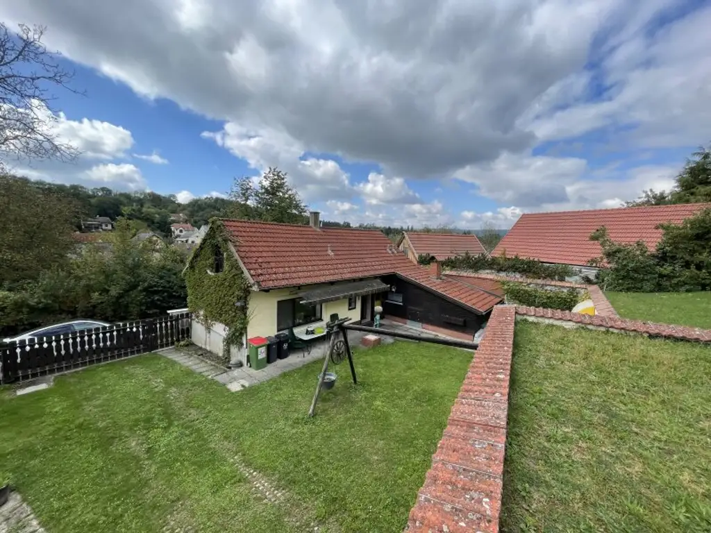 Kleines Landhaus mit Gewölbekeller in bester Ruhelage im Weinviertel