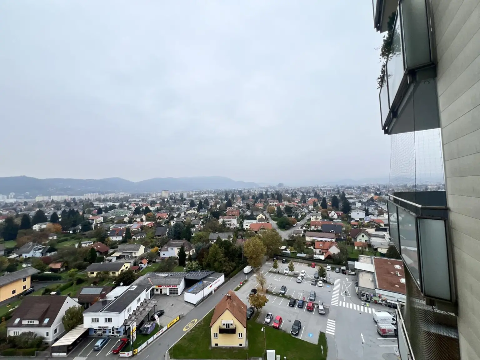 Sanierte 4-Zimmer-Wohnung mit 2 Balkonen und traumhaftem Blick über Graz inkl. Stellplatz