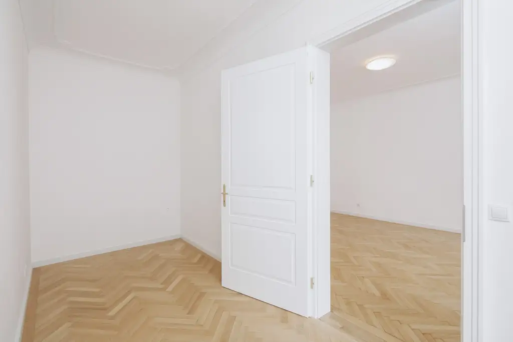 Wunderschöne Stil-Altbau Wohnung 106m² 3.Liftstock  in Toplage 1070 Wien !