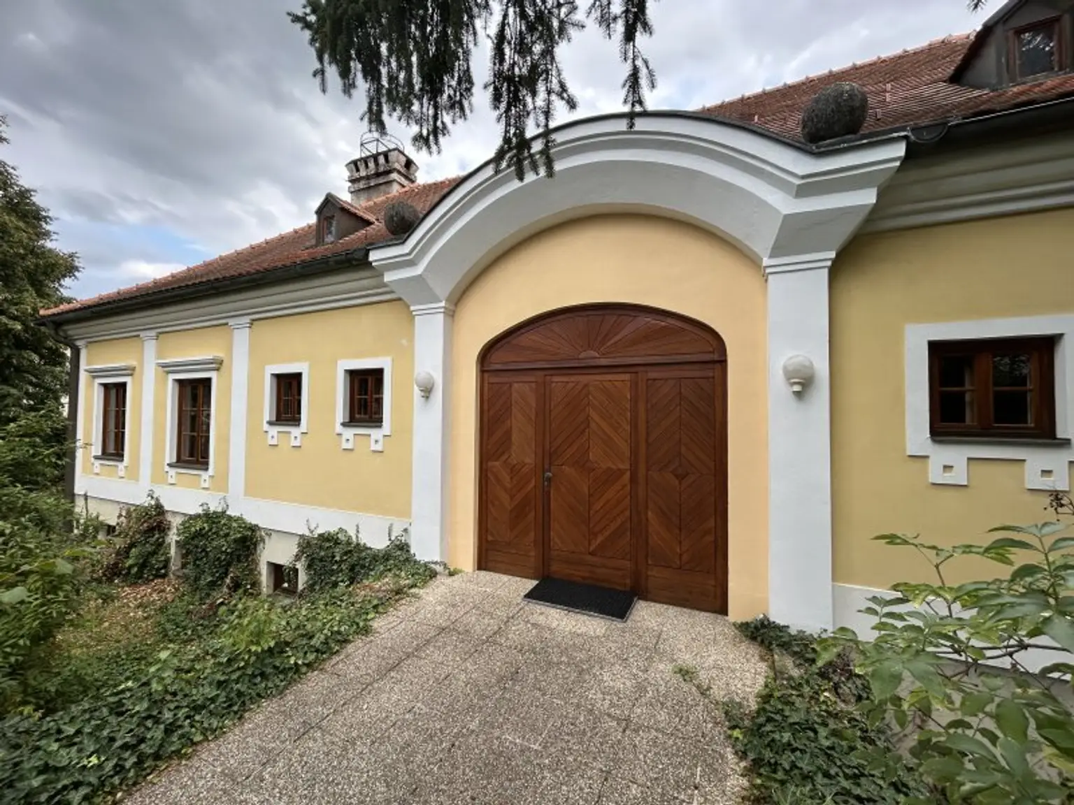 ++ Charmantes Mehrfamilienhaus mit großem Garten in Kleinmutschen ++
