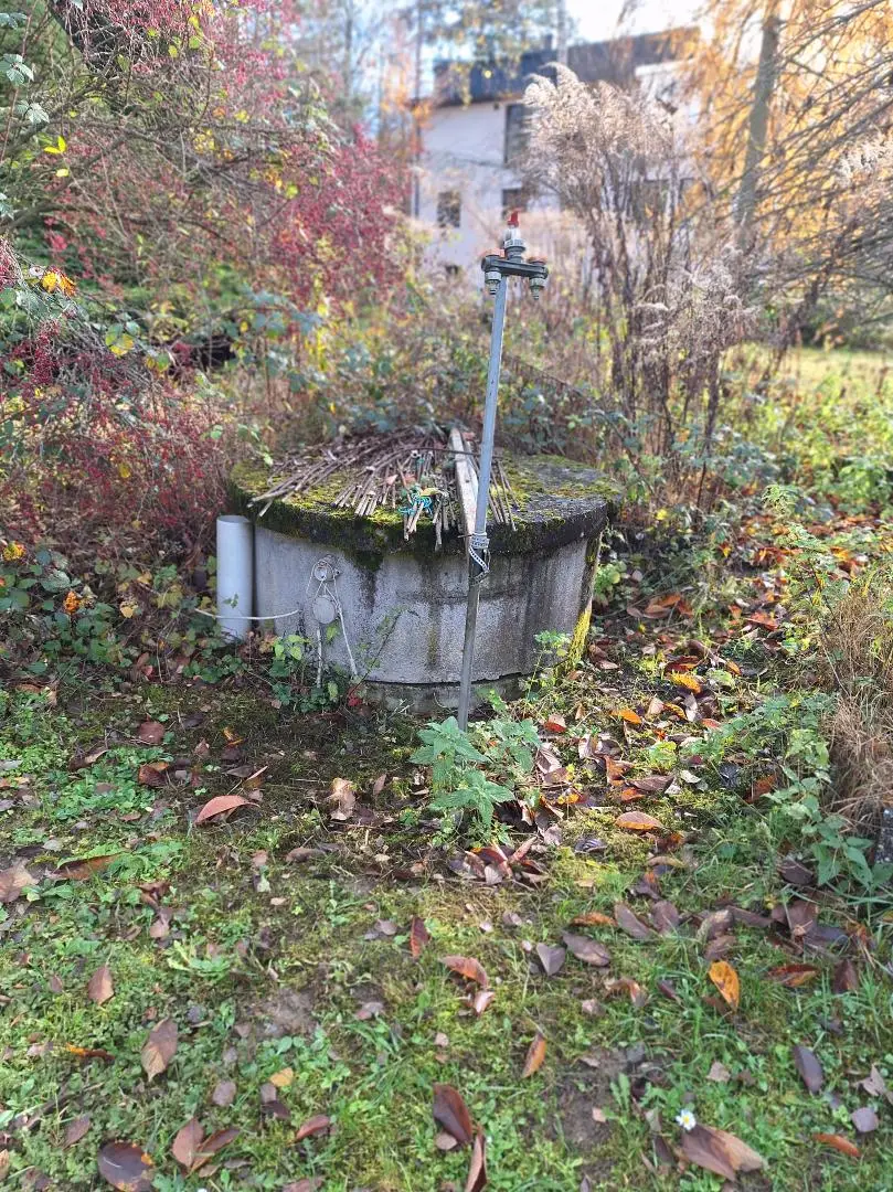 Absolut ruhig gelegen Villa mit überdachtem Pool, direkt am Waldrand auf 2.003 m² Grundstück.