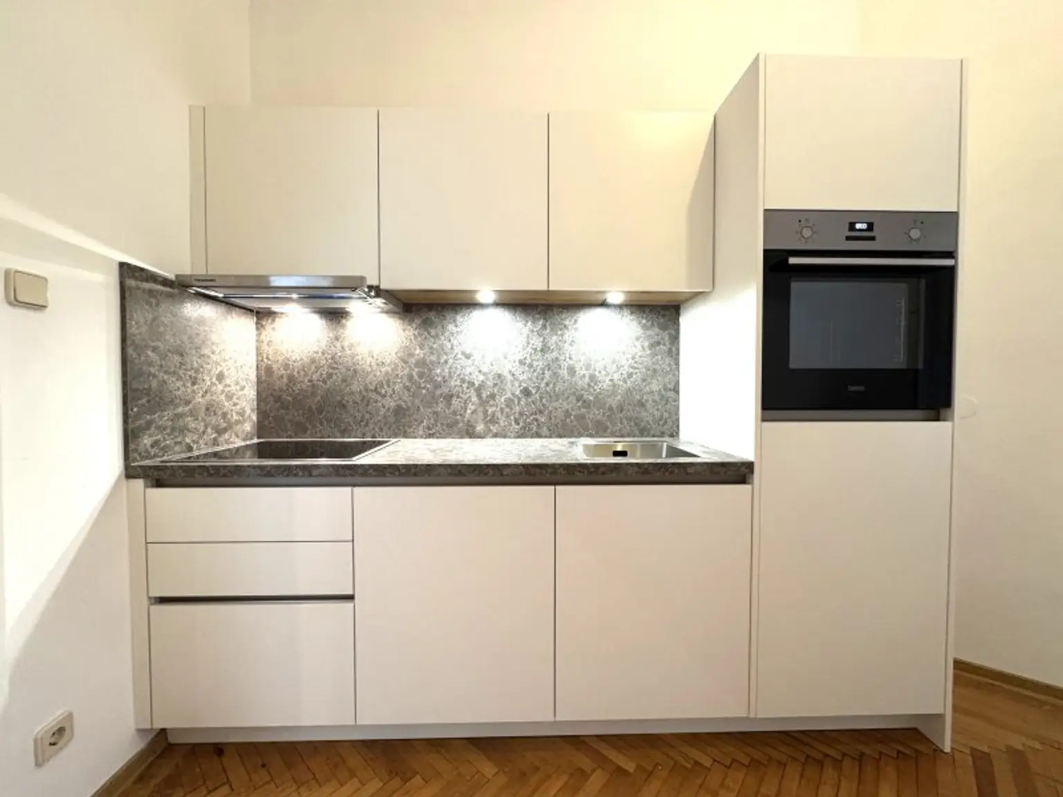 Fasanviertel - Ruhige, helle 5-Zimmmer-Altbauwohnung in gefragter Lage - befristet (!)