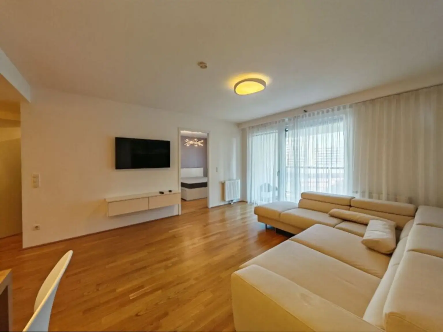 Möblierte 2-Zimmer-Wohnung im 10. Liftstock