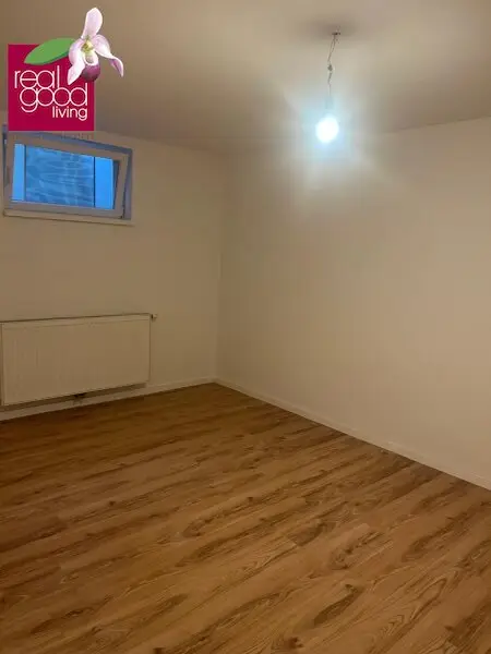 Teilmöbliertes Traumhaus in einer Kleingartensiedlung mit Pool, Garten und einem Wohnkeller