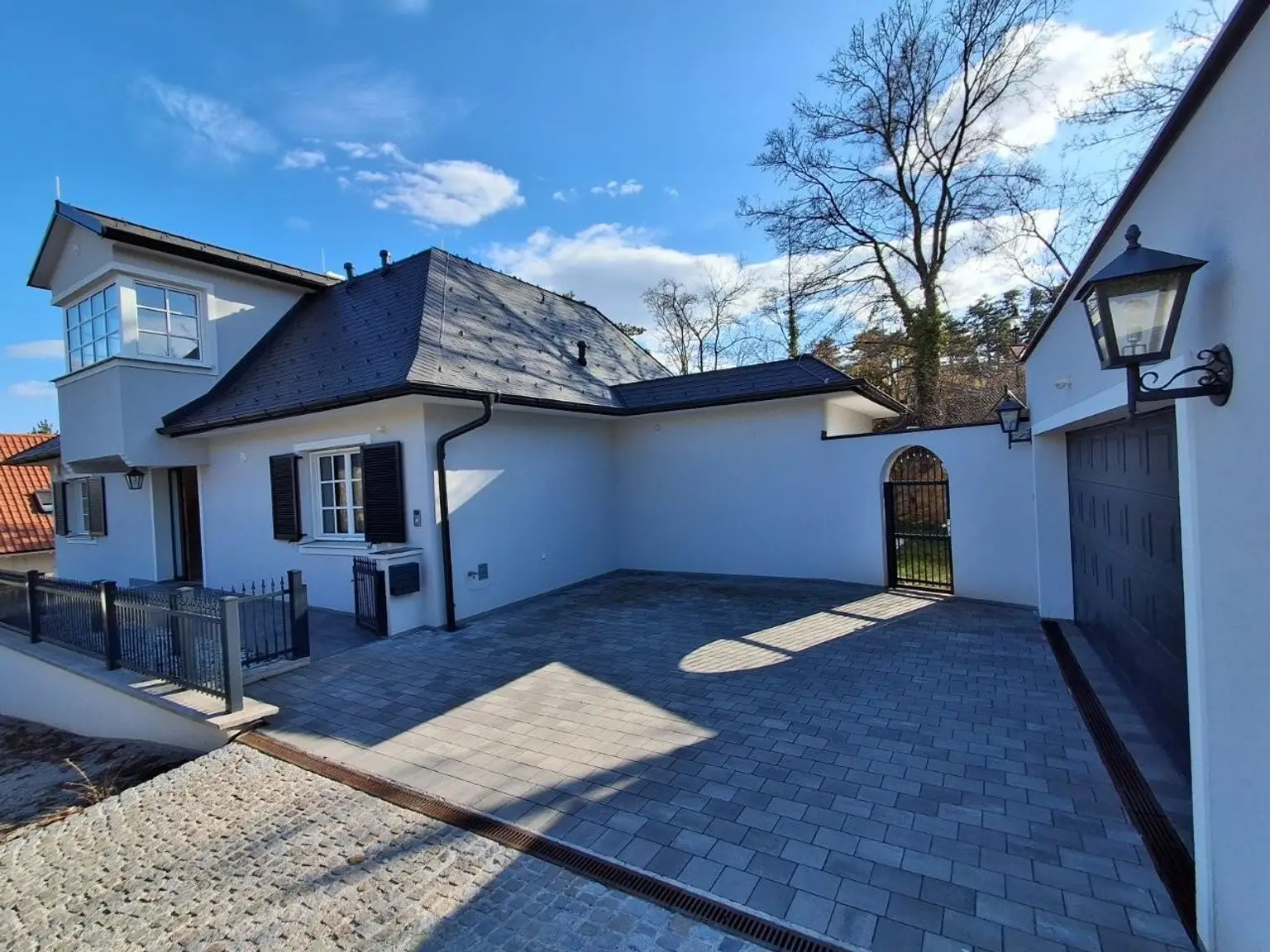 28 Garageneinfahrt Innenhof 2721