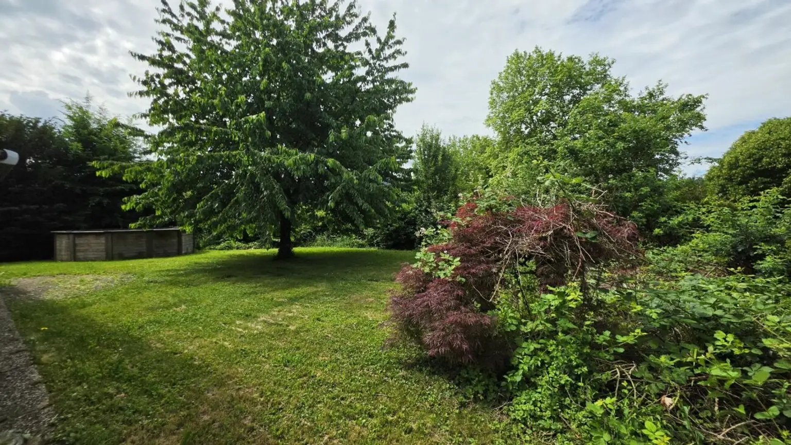 Grosszügigies Einfamilienhaus mit grossem Garten und Weitblick