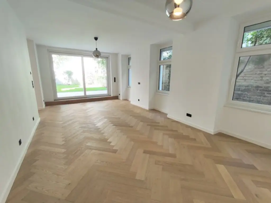 Gartenwohnung in der Krongasse! Erstbezug in liebevoll saniertem Altbauhaus - Top04