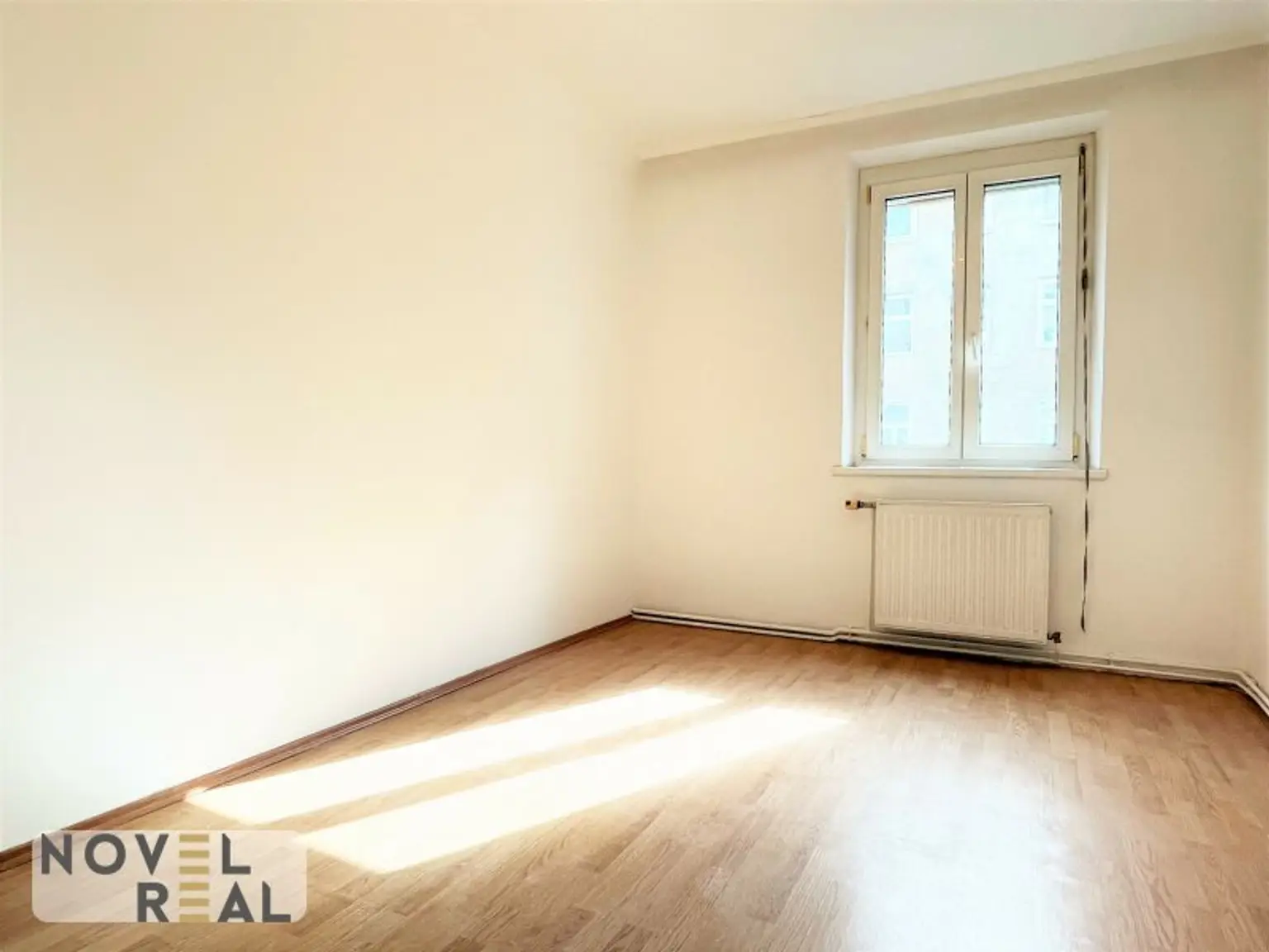 Charmante und lichtdurchflutete Wohnung mit Loggia!!!