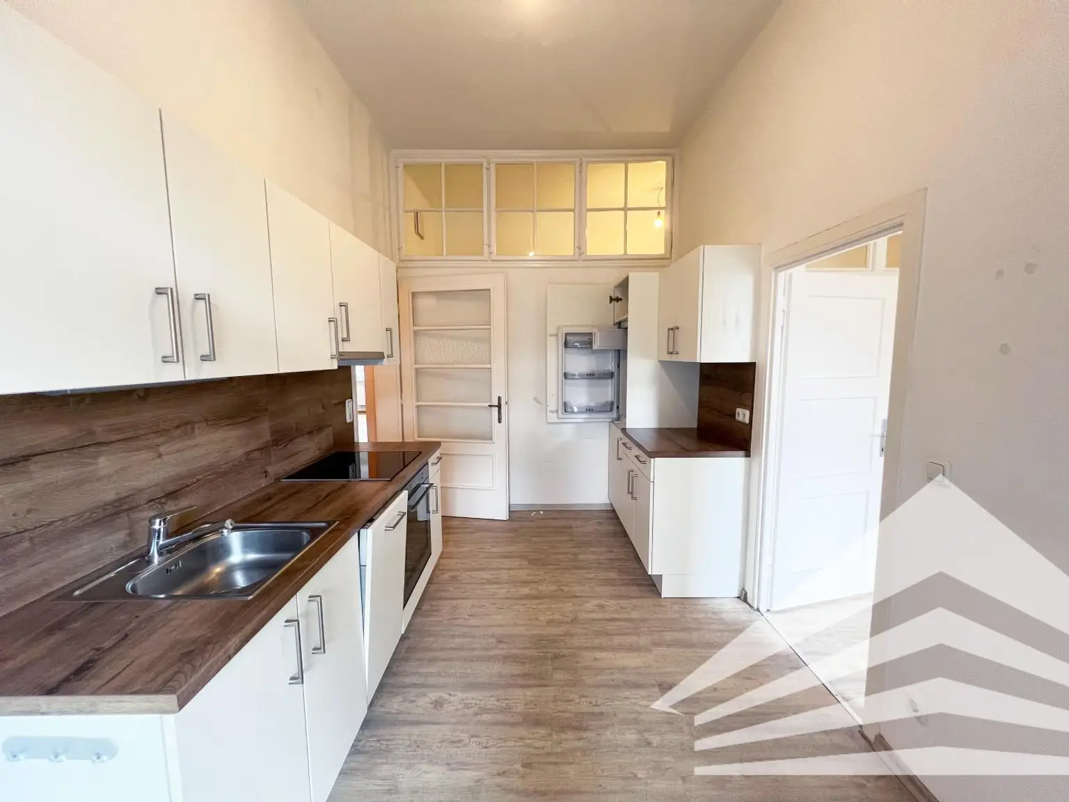 Wunderschöne 3 Zimmer-Altbauwohnung mit Küche und großem Balkon im Linzer Zentrum!