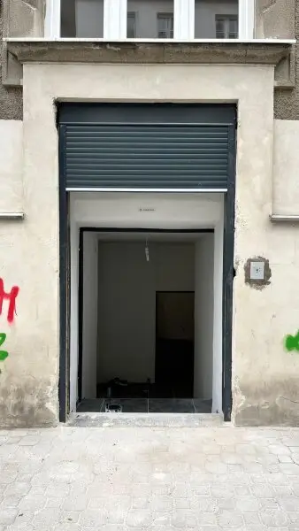 Frisch renovierte Lager- oder Gewerbefläche nahe Kardinal-Nagl-Platz