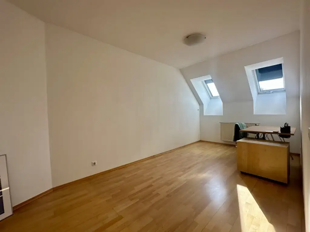 Attraktive Praxis in Mödling: 102m² plus Garagenstellplatz, top gepflegt!