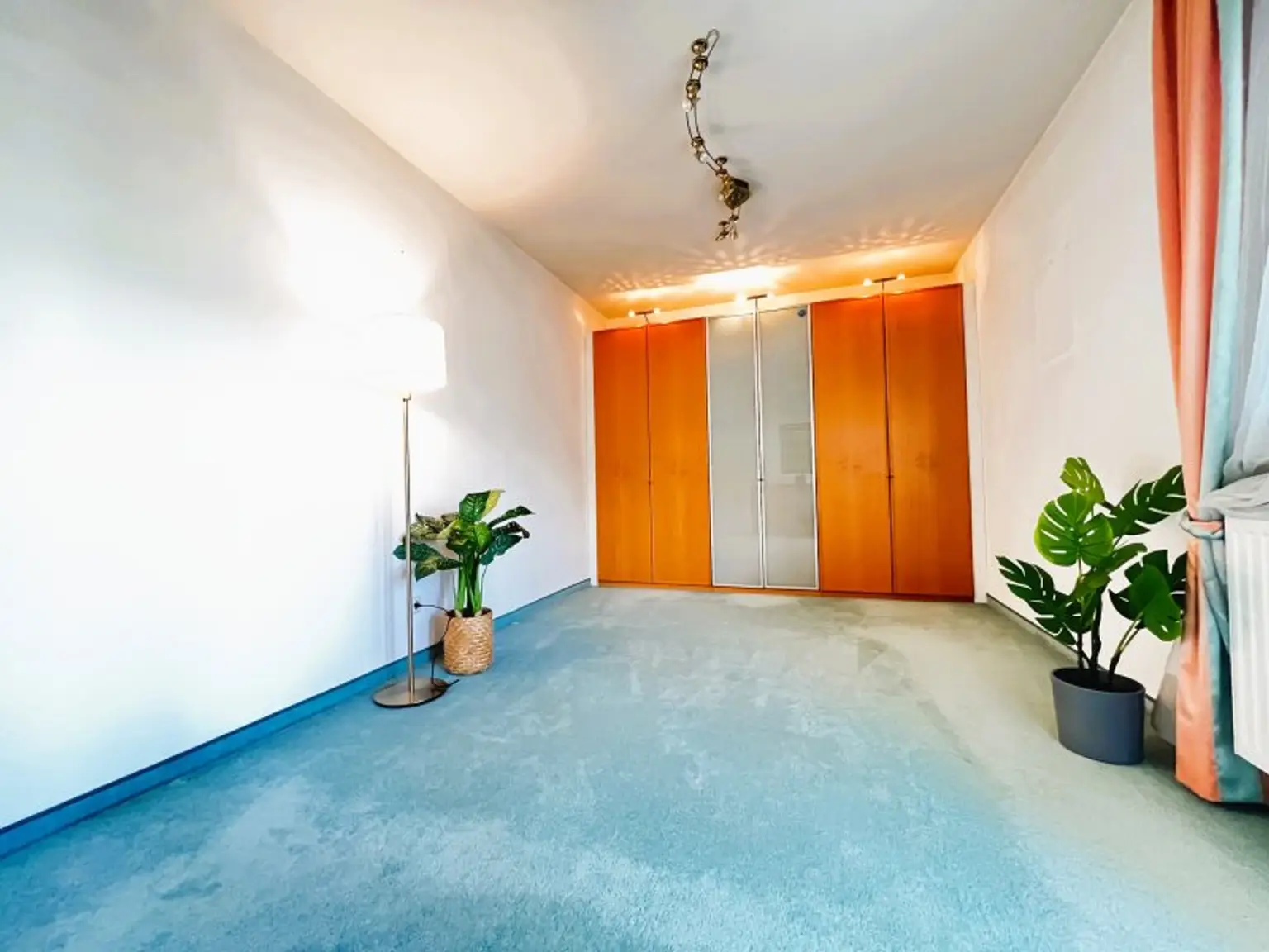 WOHNEN MIT AUSBLICK: Wunderschöne 3-Zimmerwohnung mit 2 verglasten Balkonen nahe Stadtgrenze von INNSBRUCK!