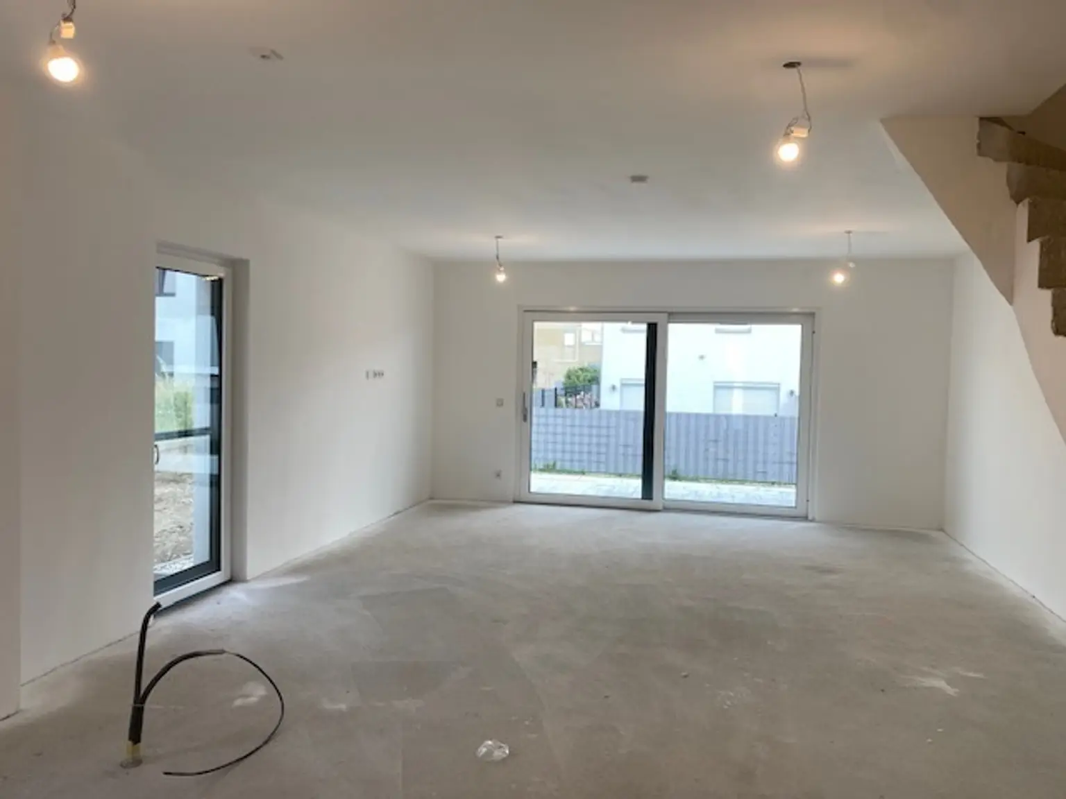 Moderne Doppelhaushälfte in Parndorf: Erstbezug mit Garten und Terrasse!