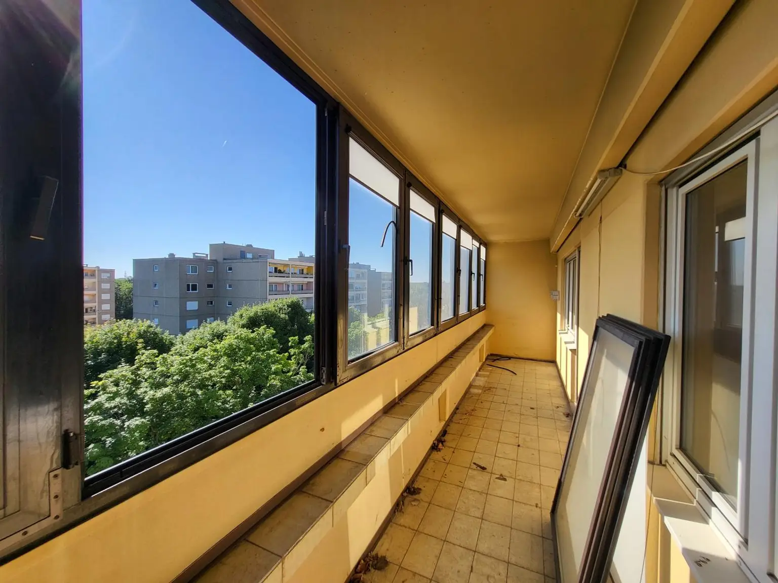 HELLE 2-ZIMMERWOHNUNG MIT GROSSER LOGGIA