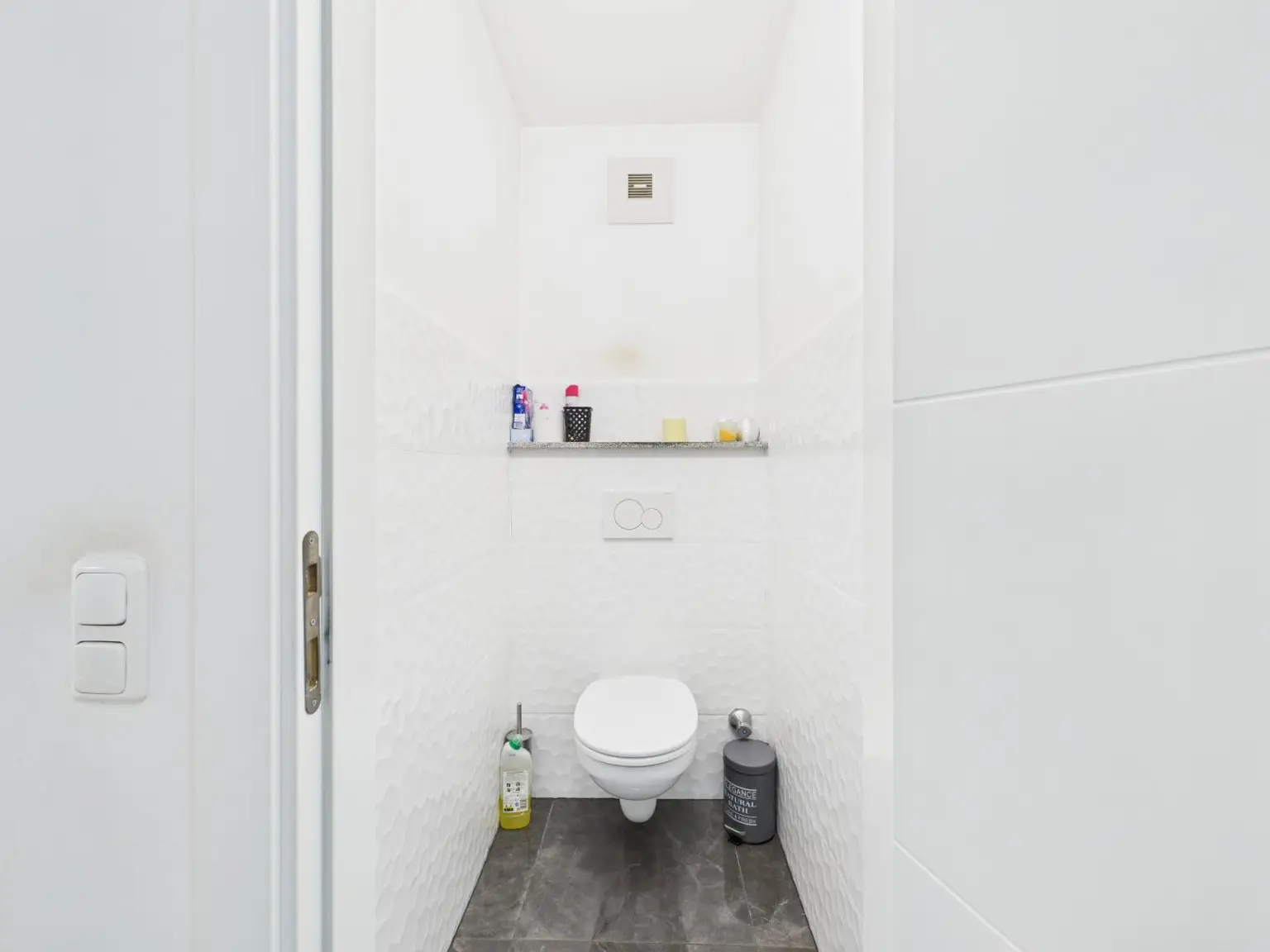 Großzügige 3-Zimmer-Wohnung mit Loggia in begehrter Welser Wohnlage – neuwertig, hell & sofort beziehbar