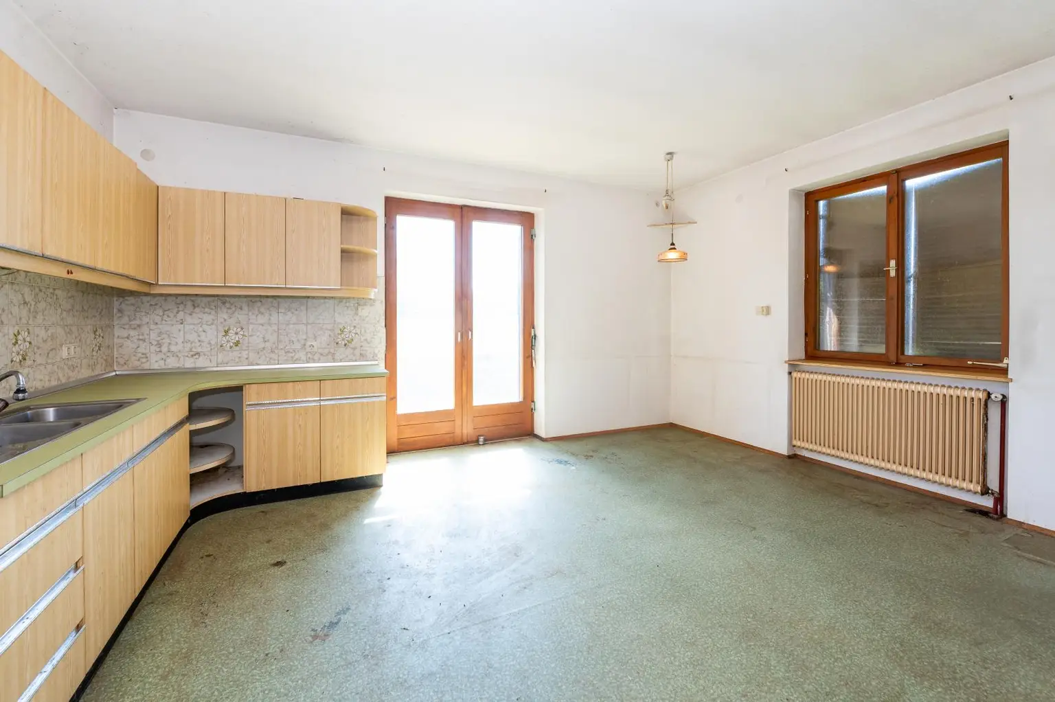 Liegenschaft mit Einfamilienhaus und Nebengebäuden nahe Bad Gams!