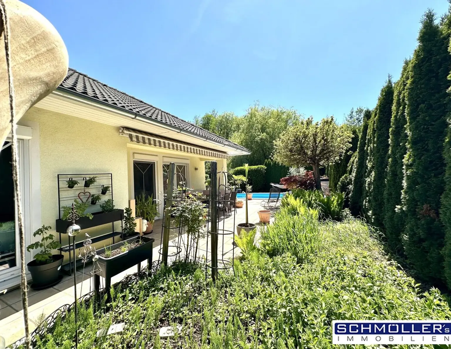 Wohlfühl-Bungalow mit Pool in idyllischer Lage