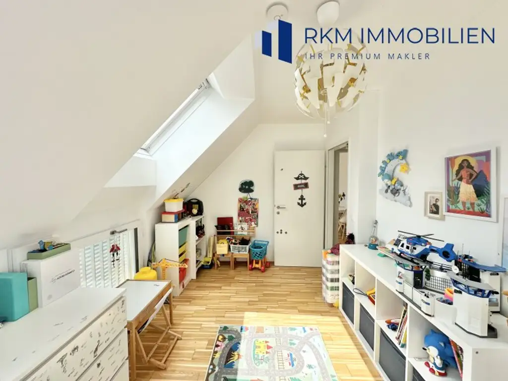 Neuwertige Dachgeschoßwohnung mit Balkon in 1130 Wien – Ihr neues Zuhause!
