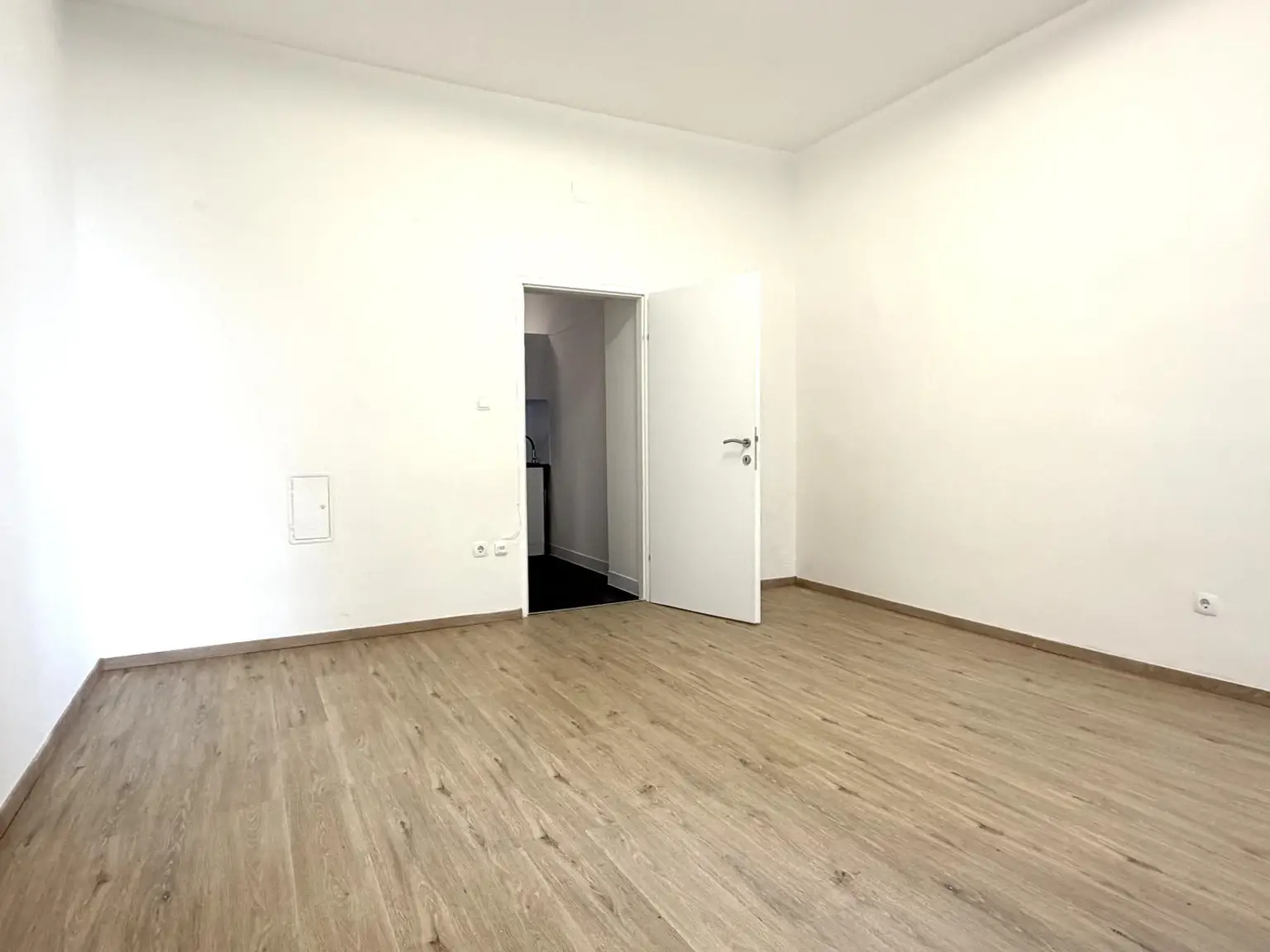2 WOHNZIMMER