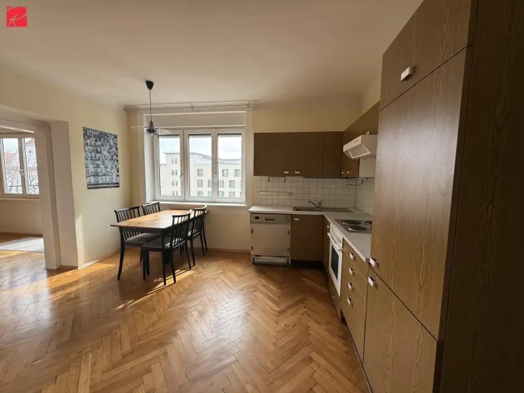 Schlossbergblick: Heller Altbau in Bestlage!