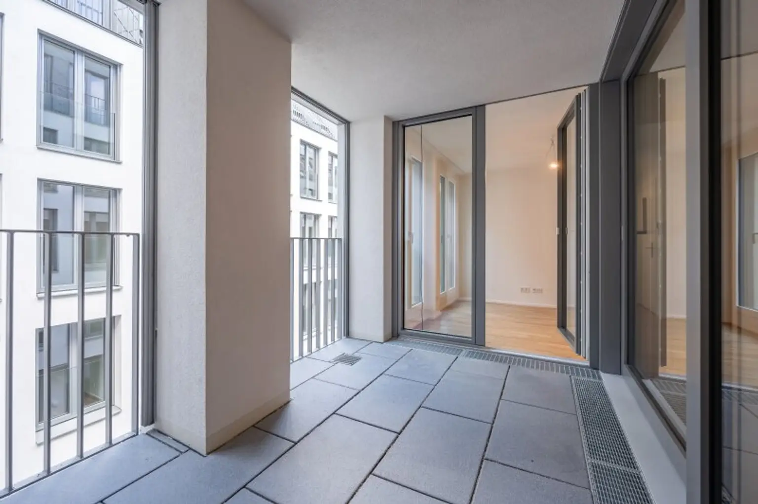 ++MOLLARD 50++ Stylish 2-room apartment right in the heart of the city (3/8)