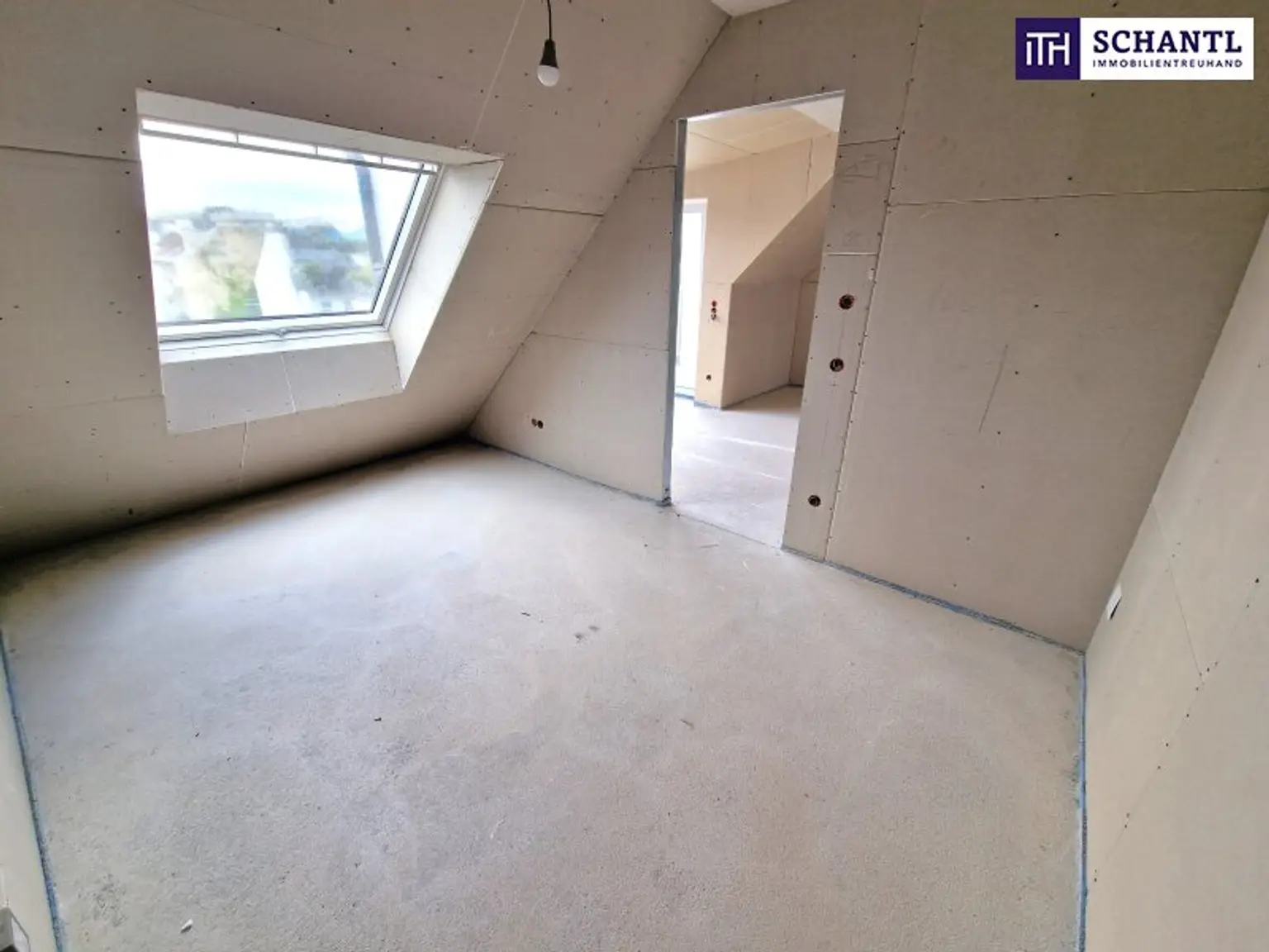 Exklusive 4-Zimmer-Dachgeschosswohnung in revitalisiertem Altbauhaus – Stilvolles Wohnen mit Dachterrasse, Fischgrätparkett, Klimaanlage & Luftwärmepumpe auf modernstem Stand