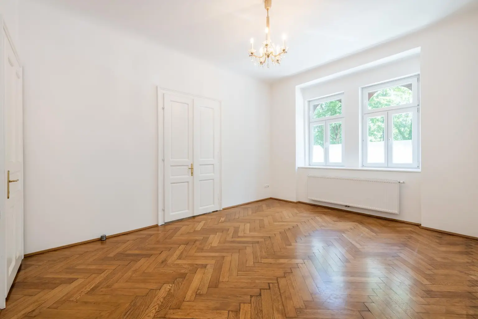 Großzügiges Schlafzimmer