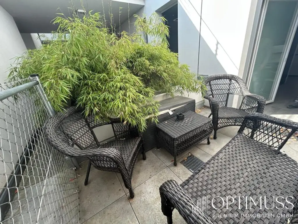 Repräsentative Büro/Kanzlei oder Geschäftsräumlichkeiten mit Terrasse, Kellerflächen,Parkmöglichkeiten und bester Erreichbarkeit !