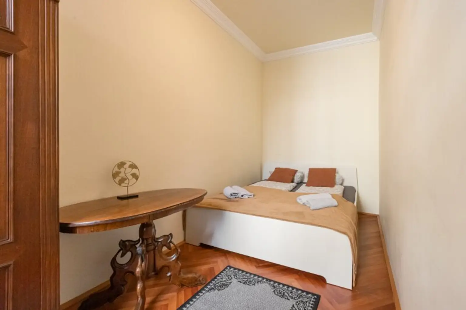 TOP ANGEBOT! Helle 3-Zi.-Altbauwohnung mit zukünftigen Balkon!
