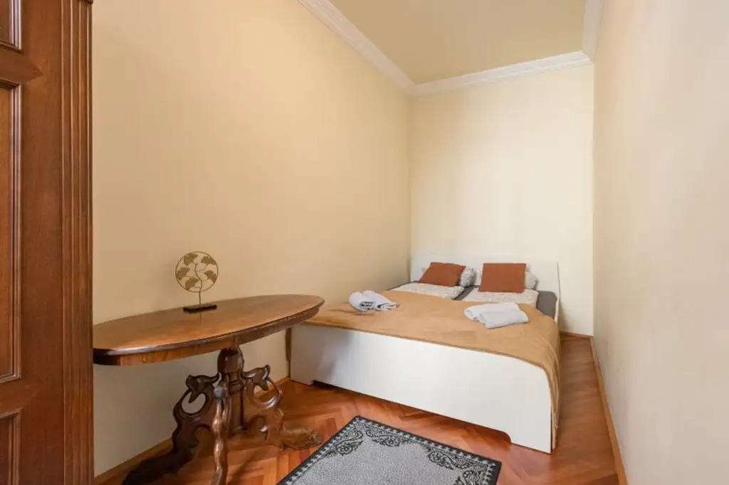 TOP ANGEBOT! Helle 3-Zi.-Altbauwohnung mit zukünftigen Balkon!