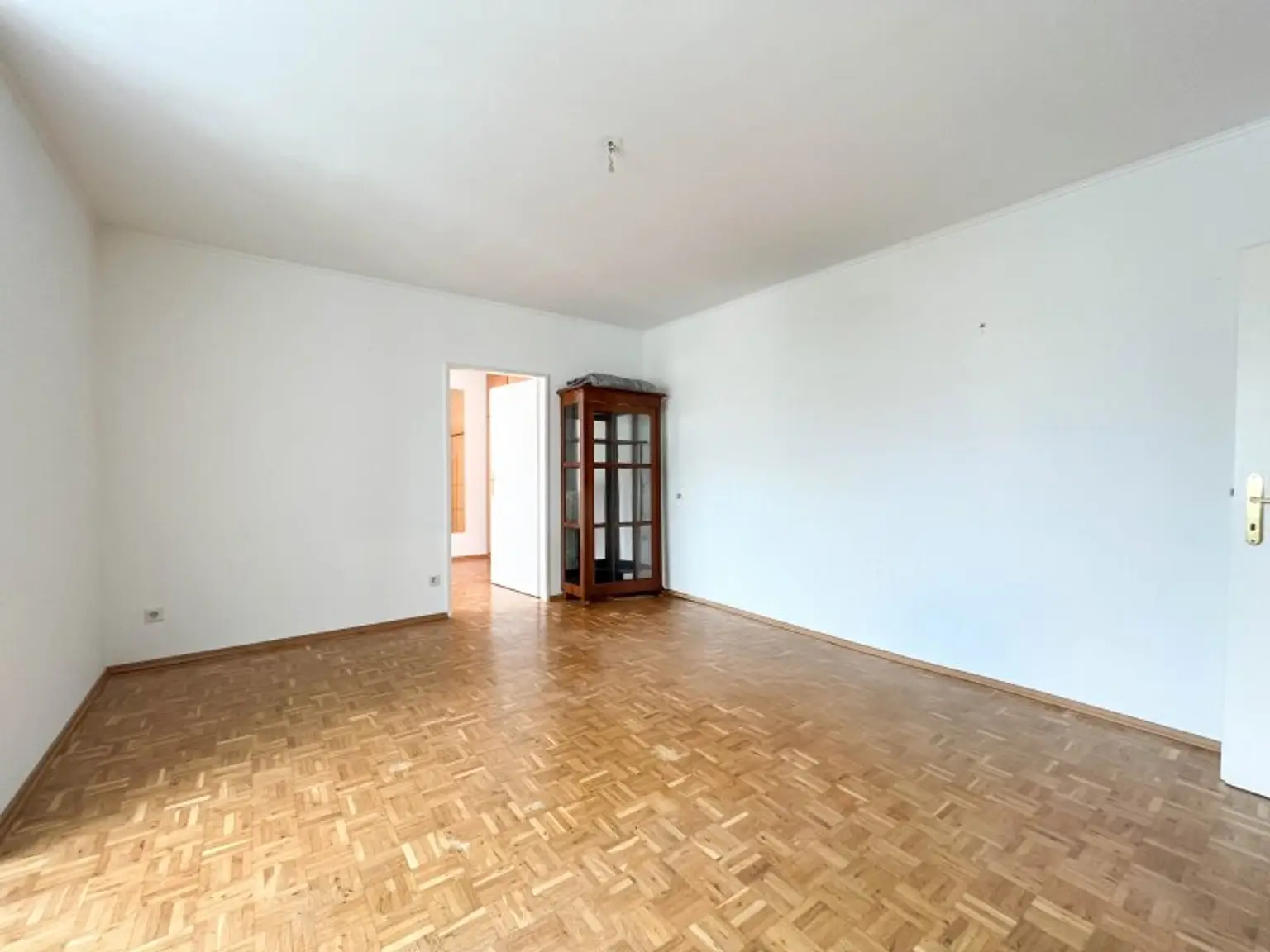 Gut vermietbare DG-Wohnung nahe Hütteldorfer Straße mit Parkplatz