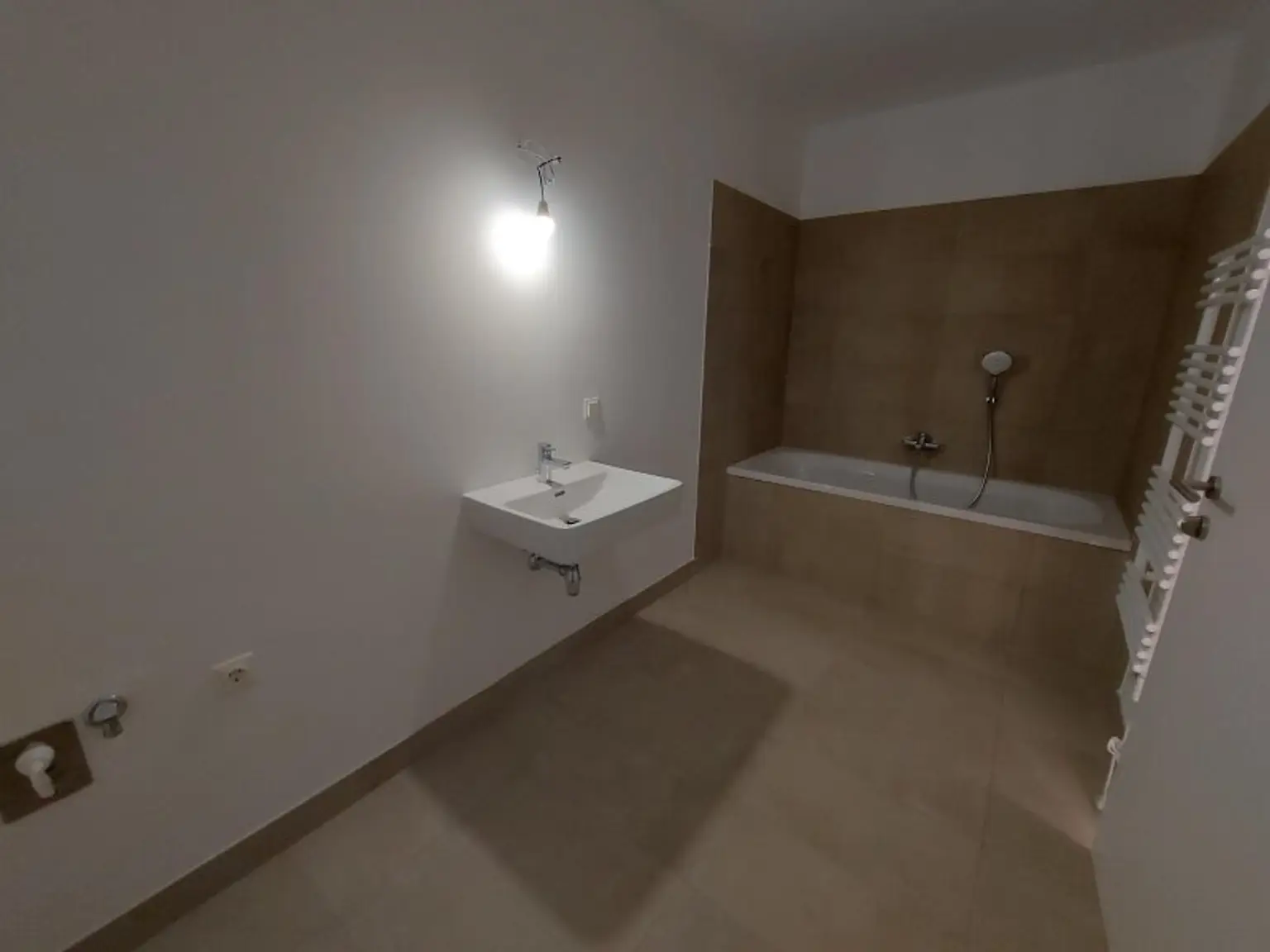 3-Zimmer-Erdgeschoßwohnung mit Terrasse und Tiefgaragenstellplatz (Top 02)