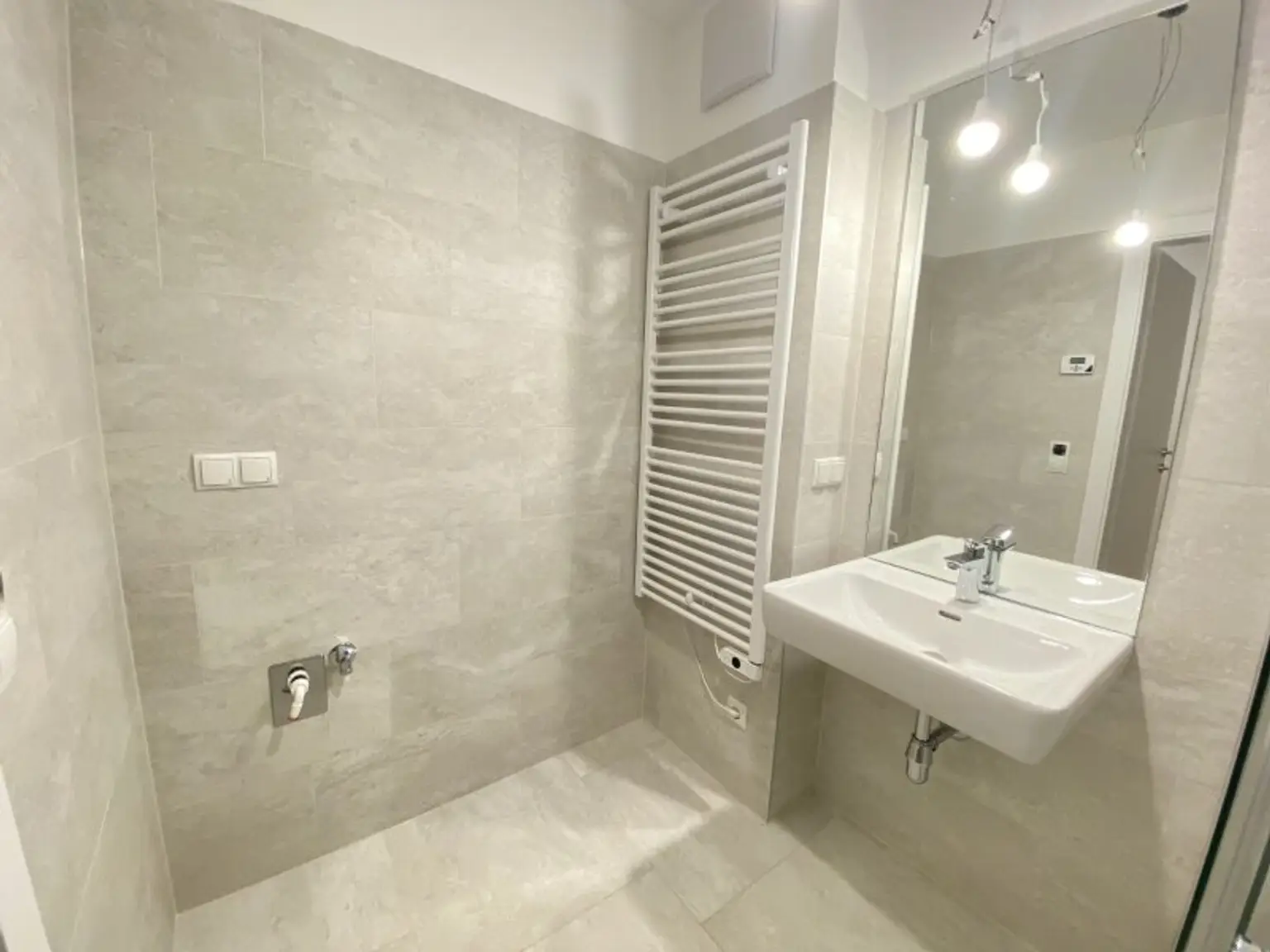 Neuwertige Gartenwohnung an der Langobardenstraße - Hofruhelage - Luftwärmepumpe