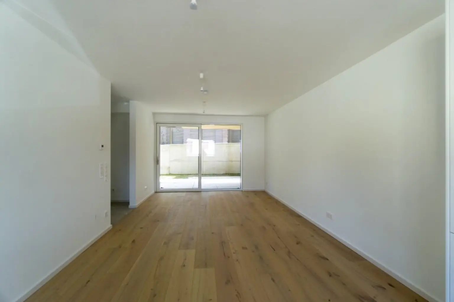 Wohnküche mit Ausgang in den Garten