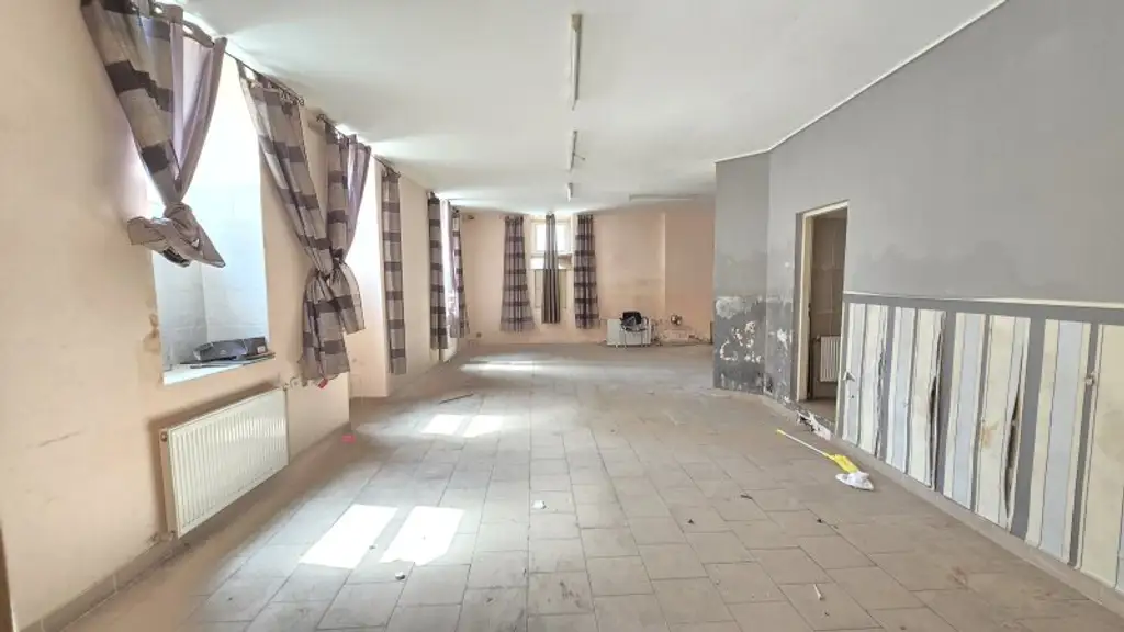 Schöne Geschäftslokal, Gewerbeimmobilien, Souterrain