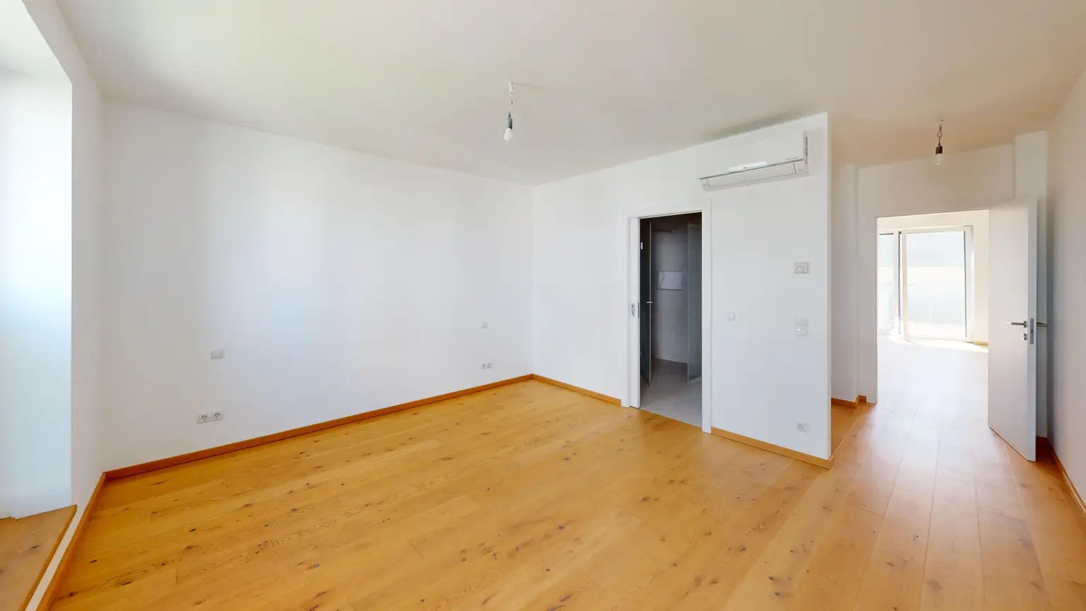 Moderne Dachgeschosswohnung mit Balkon in Brigittenau