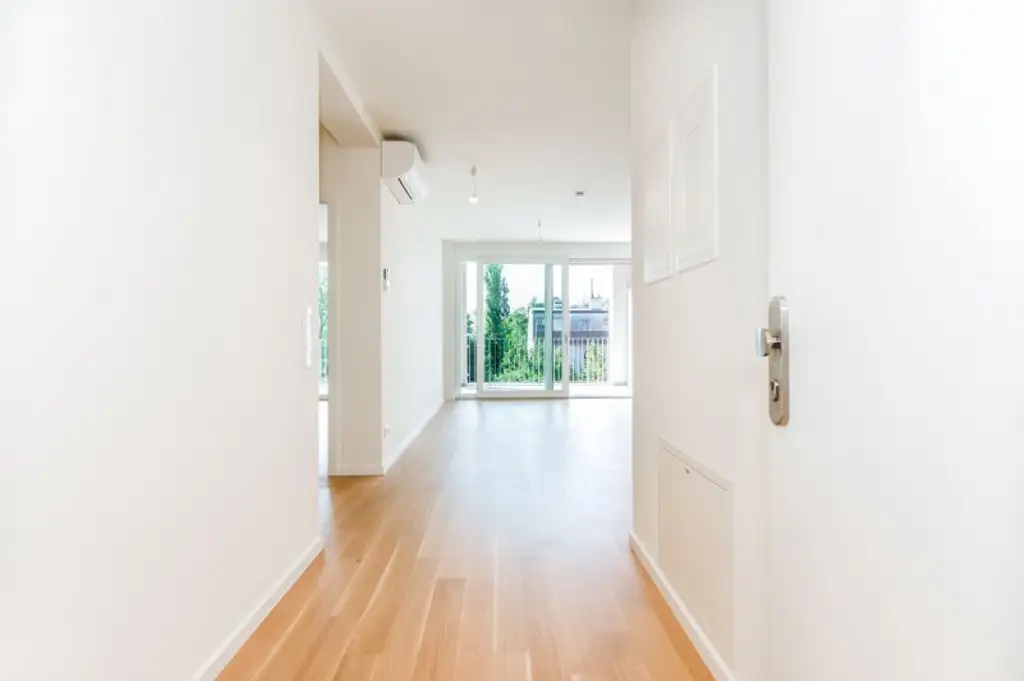 Ab Oktober! Erstbezug! Klimatisierte 2-Zimmer-Balkonwohnung inkl. Stellplatz zu vermieten!