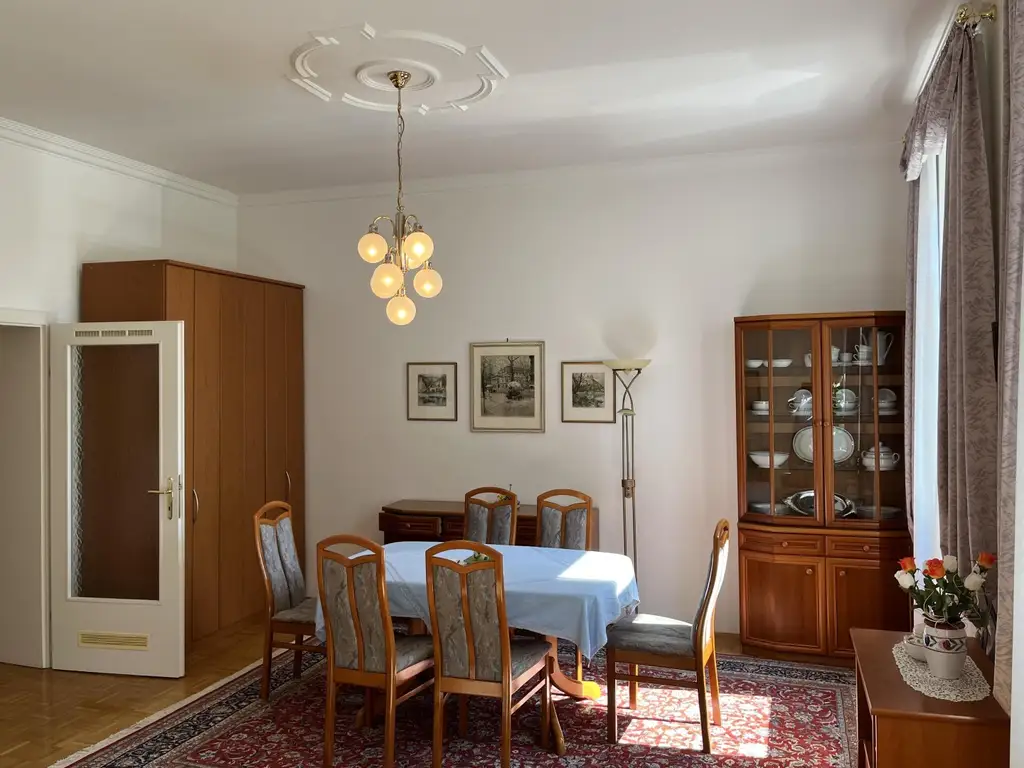 Sehr charmante Altbauwohnung in TOP-Lage