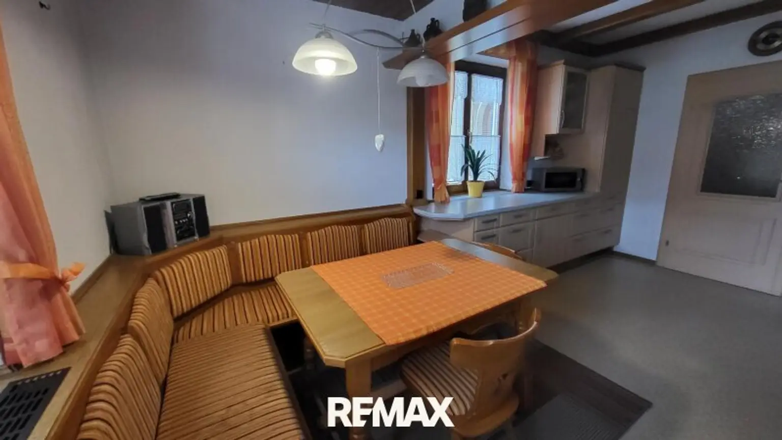 Küche mit Essbereich