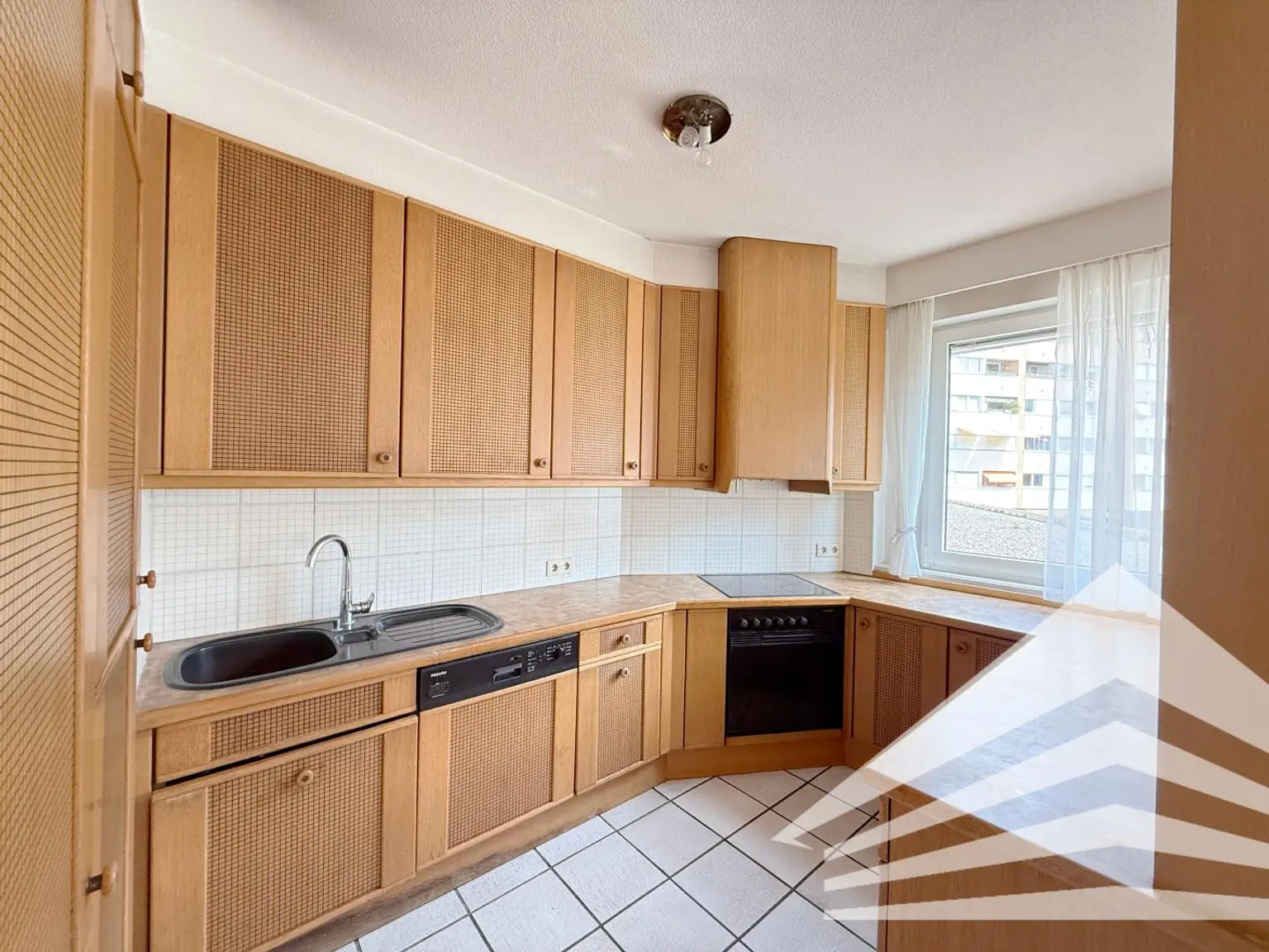 Sanierungsbedürftige 4,5 Zimmerwohnung mit 118 m² in Dornach - TG inklusive!