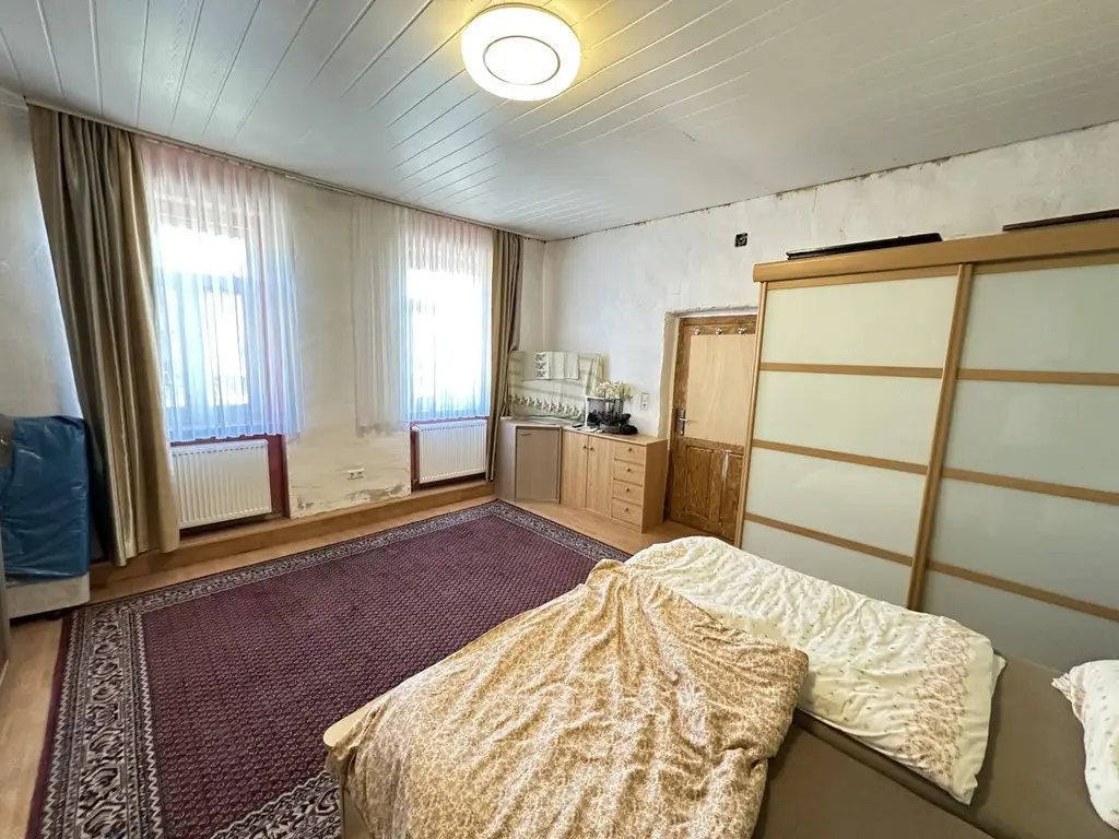 "Einfamilienhaus mit großem Grundstück in Schrattenberg"