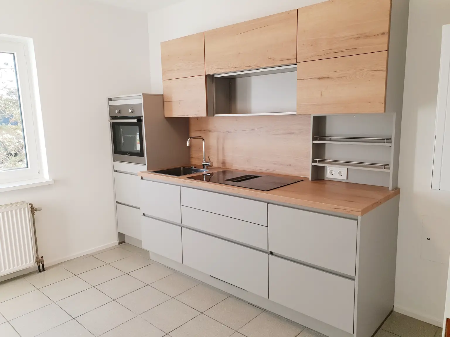 Zwei Zimmerwohnung mit hochwertiger Küche zu vermieten!