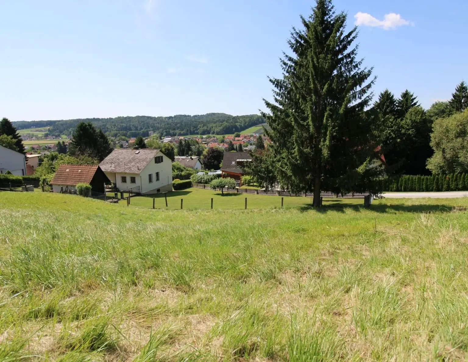 Rarität, schönes Baugrundstück in zentraler Lage mit Ausblick, leichte Hanglage, Baudichte 0,2-0,6